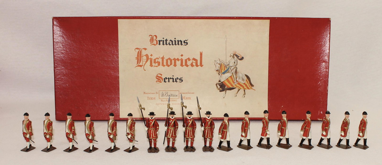 Britains #1475 Beefeaters Outriders and Footmen: Post War. 18 Pieces. Condition Excellent. Box Very Good.