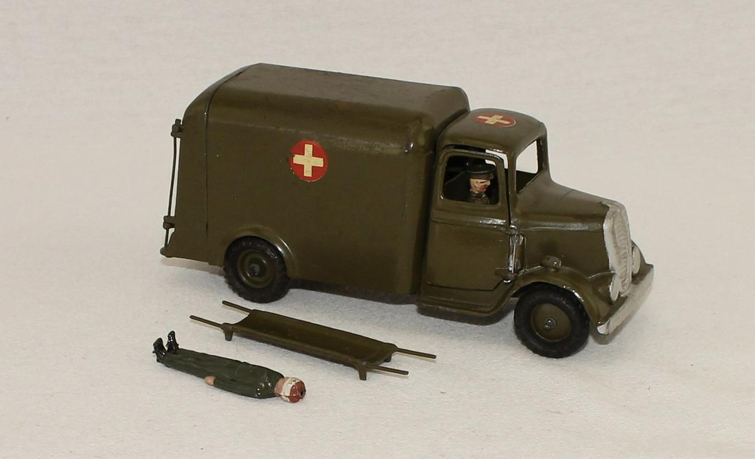 Britains #1512 Army Ambulance with Wounded (1 of 2)