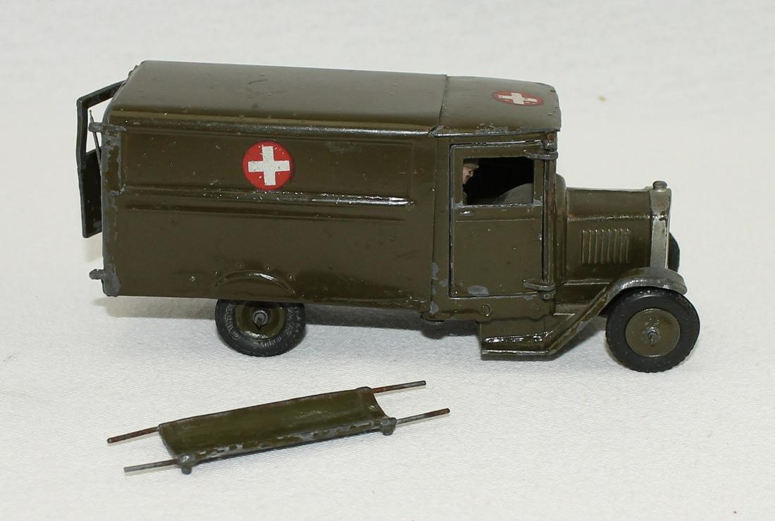 Britains #1512 Army Ambulance with Driver (1 of 3)