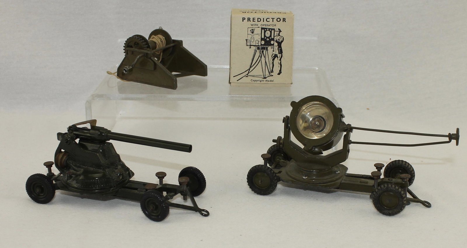 Britains Lot Anti-Aircraft Equipment: Lot includes #1717 2 Pounder Anti-Aircraft Gun on Chassis, #1718 Mobile Searchlight on Chassis, #1749 Winch and #1728 Predictor with Operator, (Boxed). 5 Pieces. Condition Very Good to Excellent. Box 