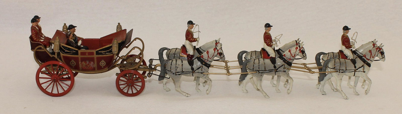 Britains #2094 State Open Landau: Post War. 13 Pieces. Condition Very Good. Dusty From Storage. No Box.