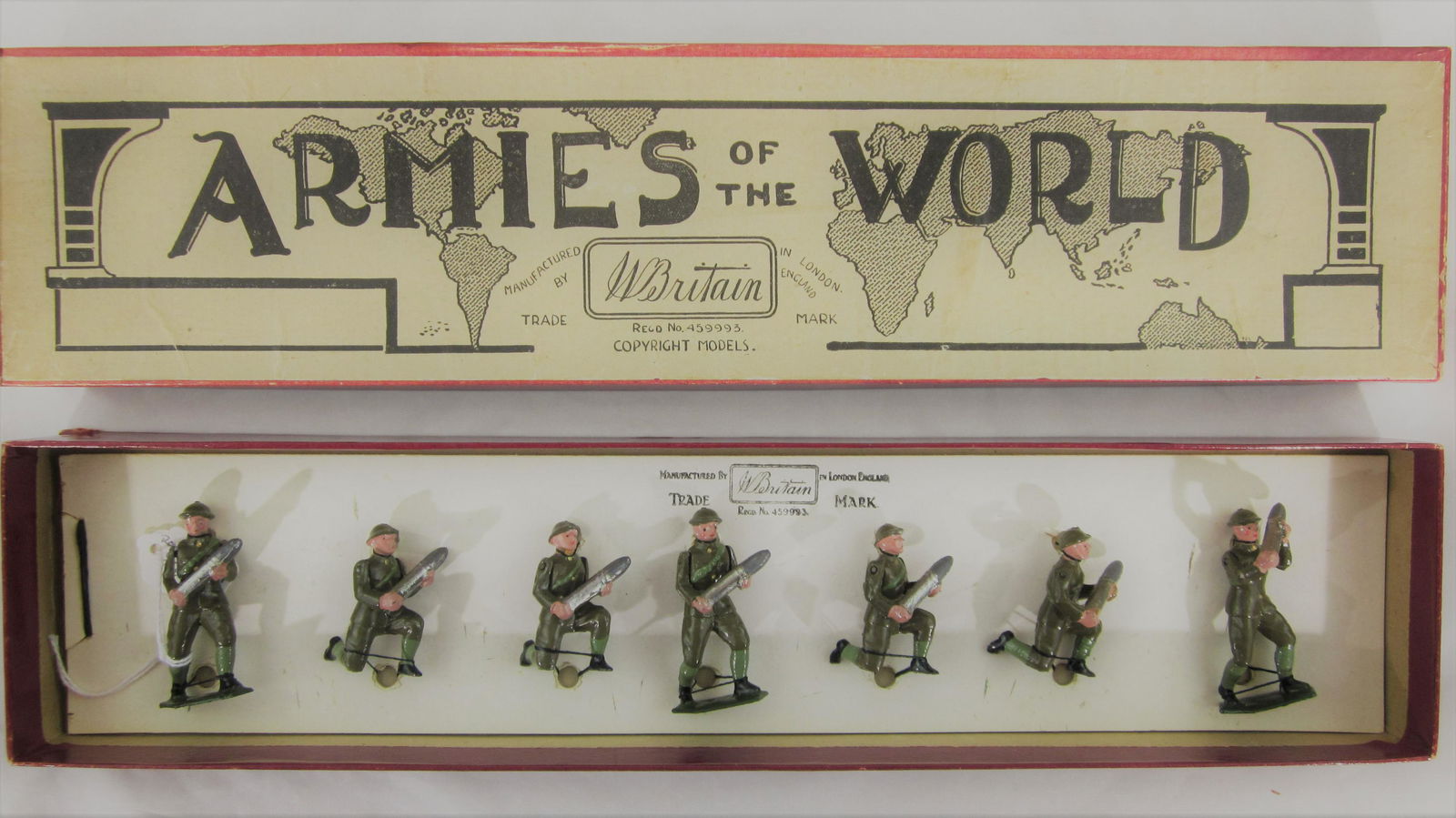 Britains Set #1730 Gunners With Shells. (1 of 1)