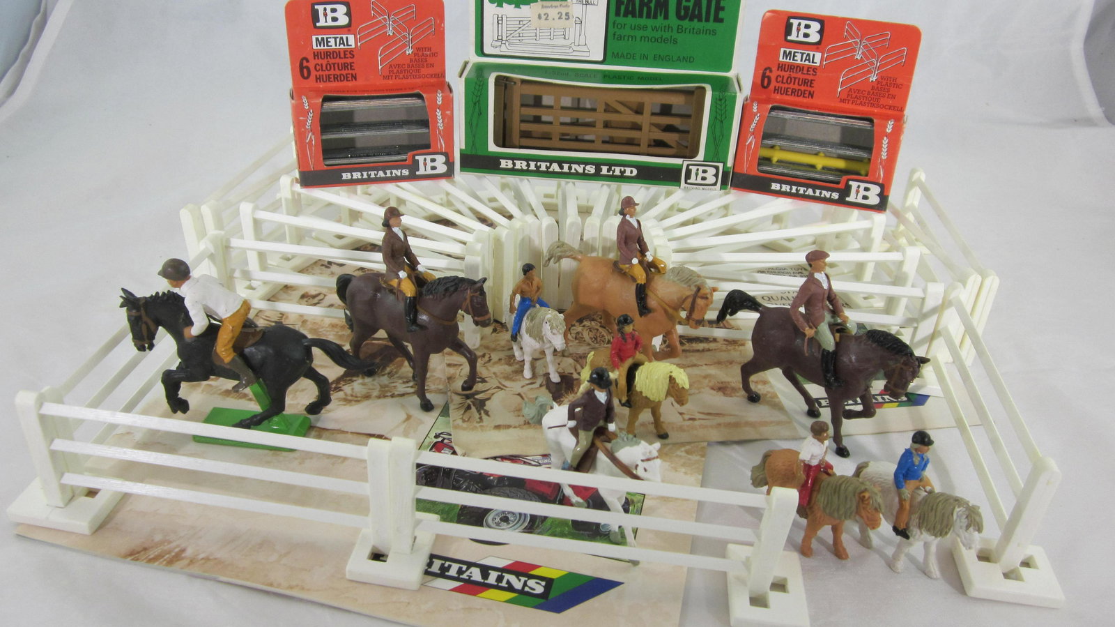 Britains Riding School Riders, Fence And Gate. (1 of 1)