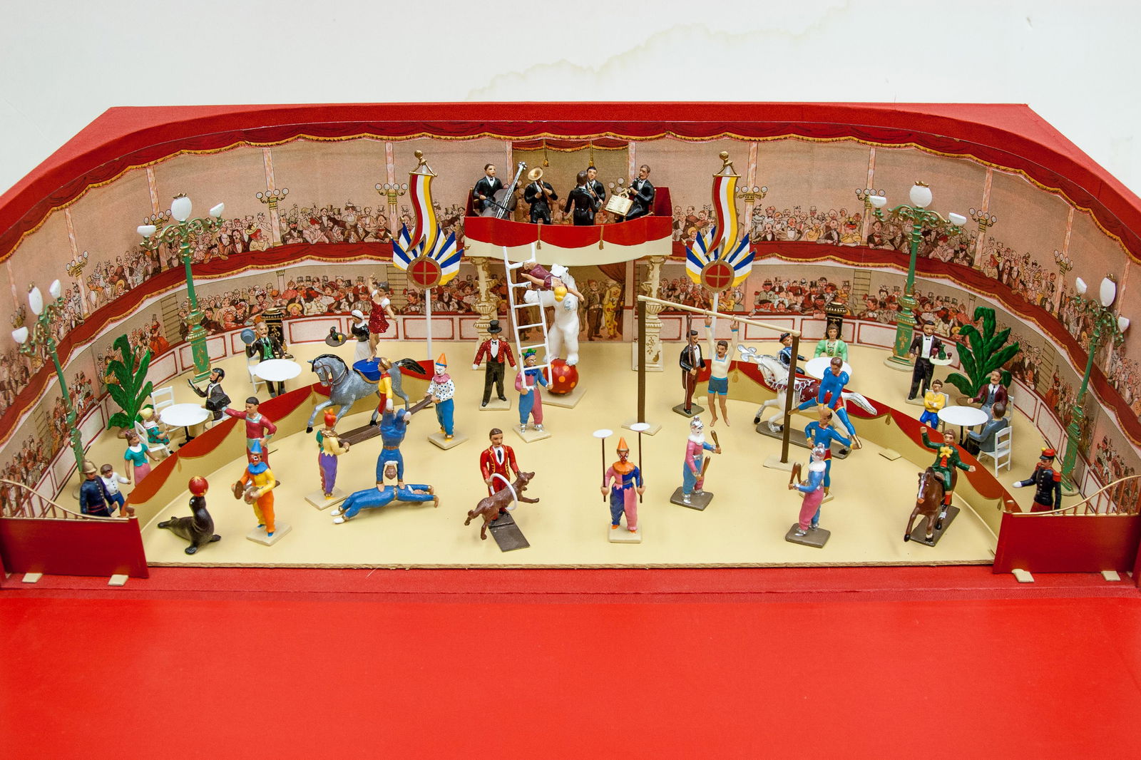 Mignot Le Cirque (Circus) Diorama Circa 1999. (1 of 2)