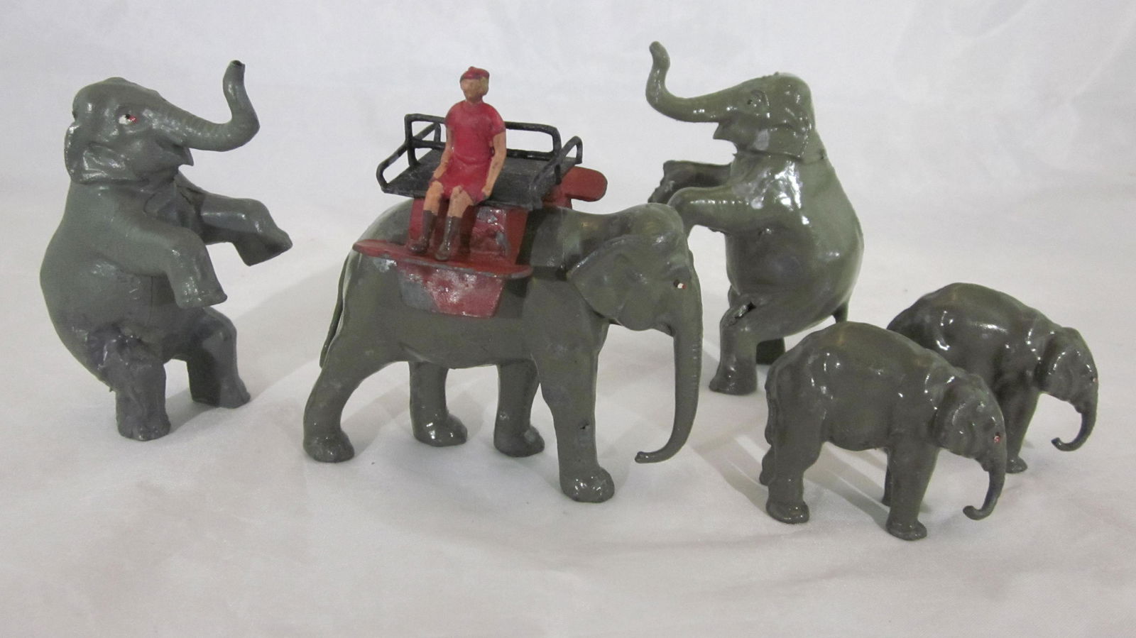 Britains Elephants With Howdah And Rider. (1 of 1)