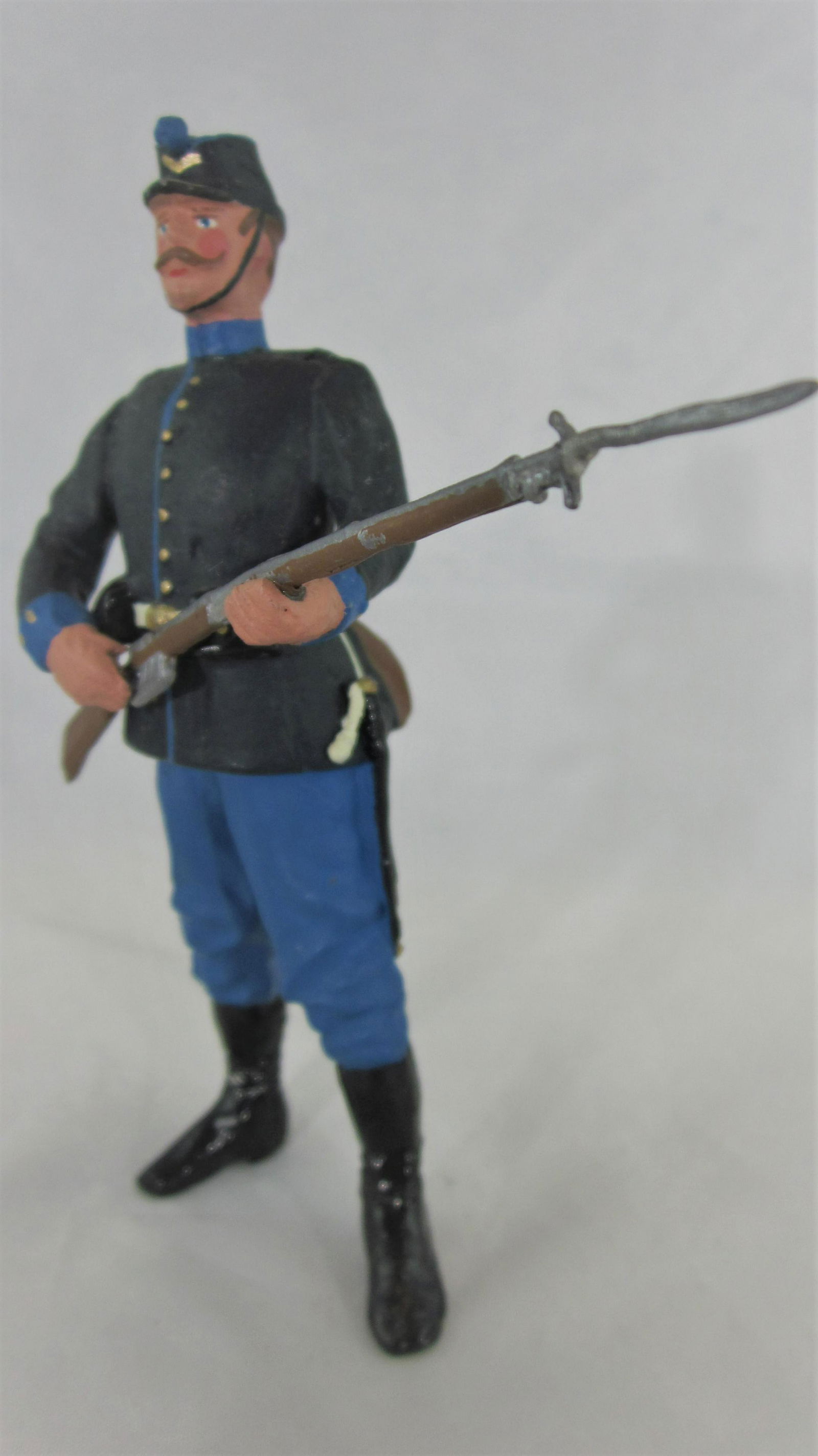 Heyde Replica 110mm Prussian Infantry.: UNBOXED REPLICA figure, 110mm Prussian Infantry of 1870 standing at ready with rifle. Magnificently sculpted figure, paintwork is superlative. 1 piece. Condition excellent, no box. Circa 2020.
