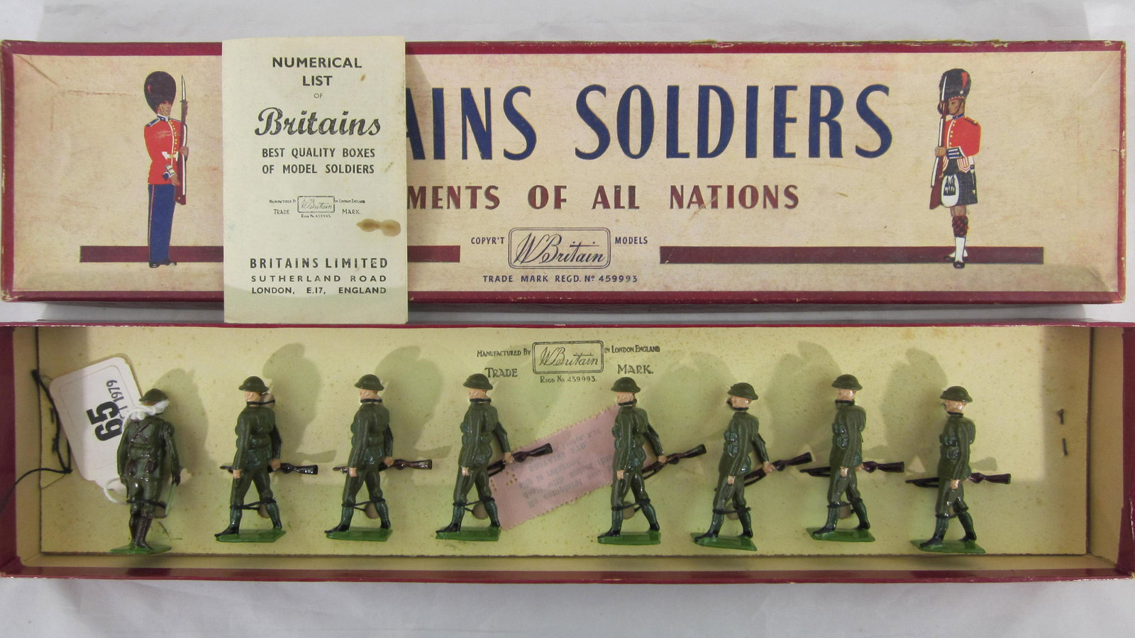 Britains Set #195 British Infantry At Trail. (1 of 1)