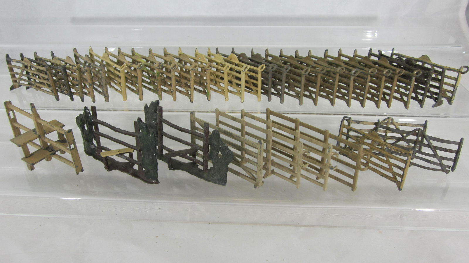 Britains Assorted Fence Stiles And Hurdles. (1 of 1)