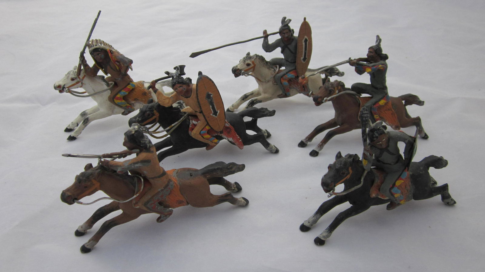 Heyde Large Scale Mounted Indians At Gallop. (1 of 1)