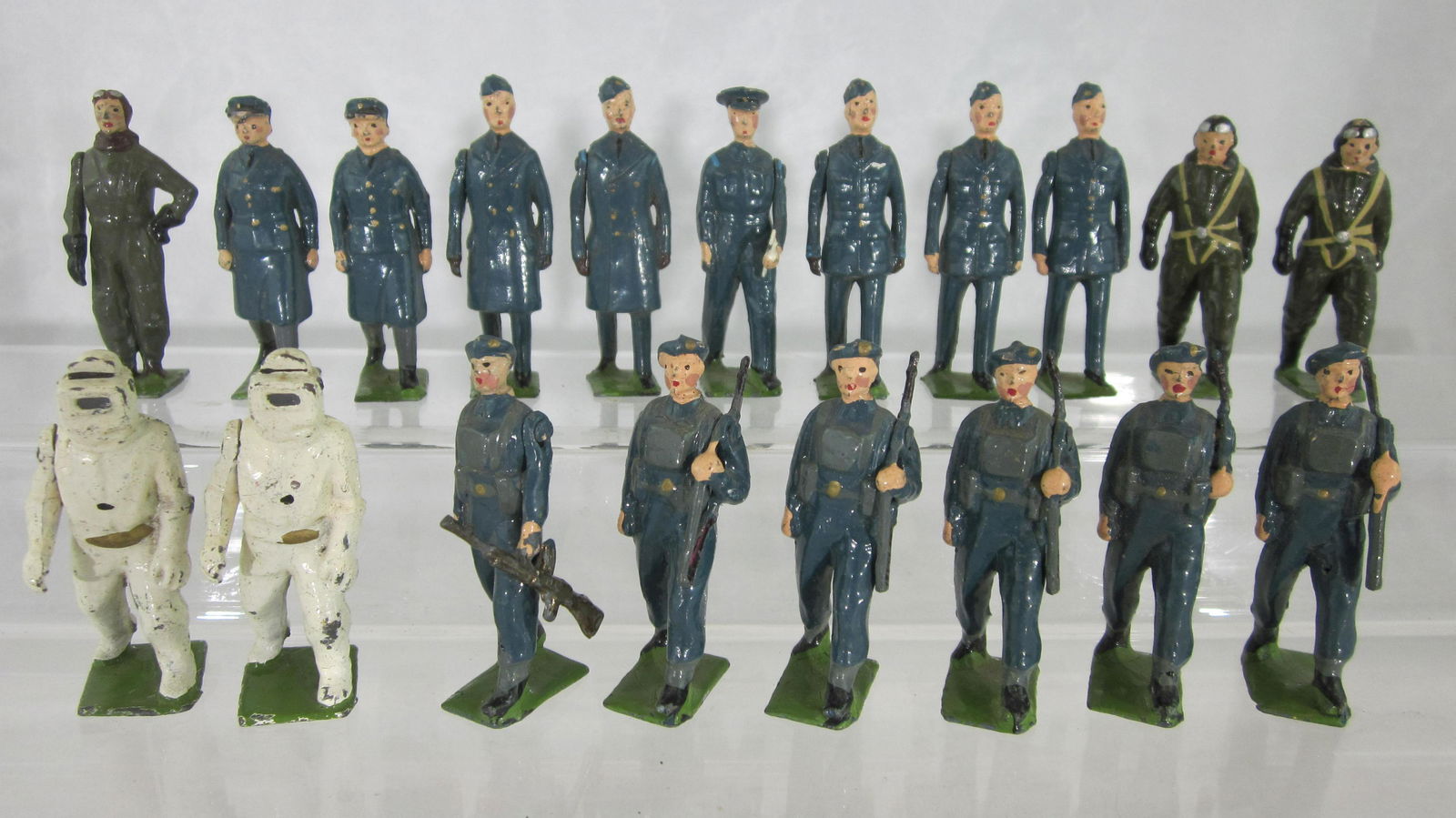 Britains Set #2011 Royal Air Force Display. (1 of 1)