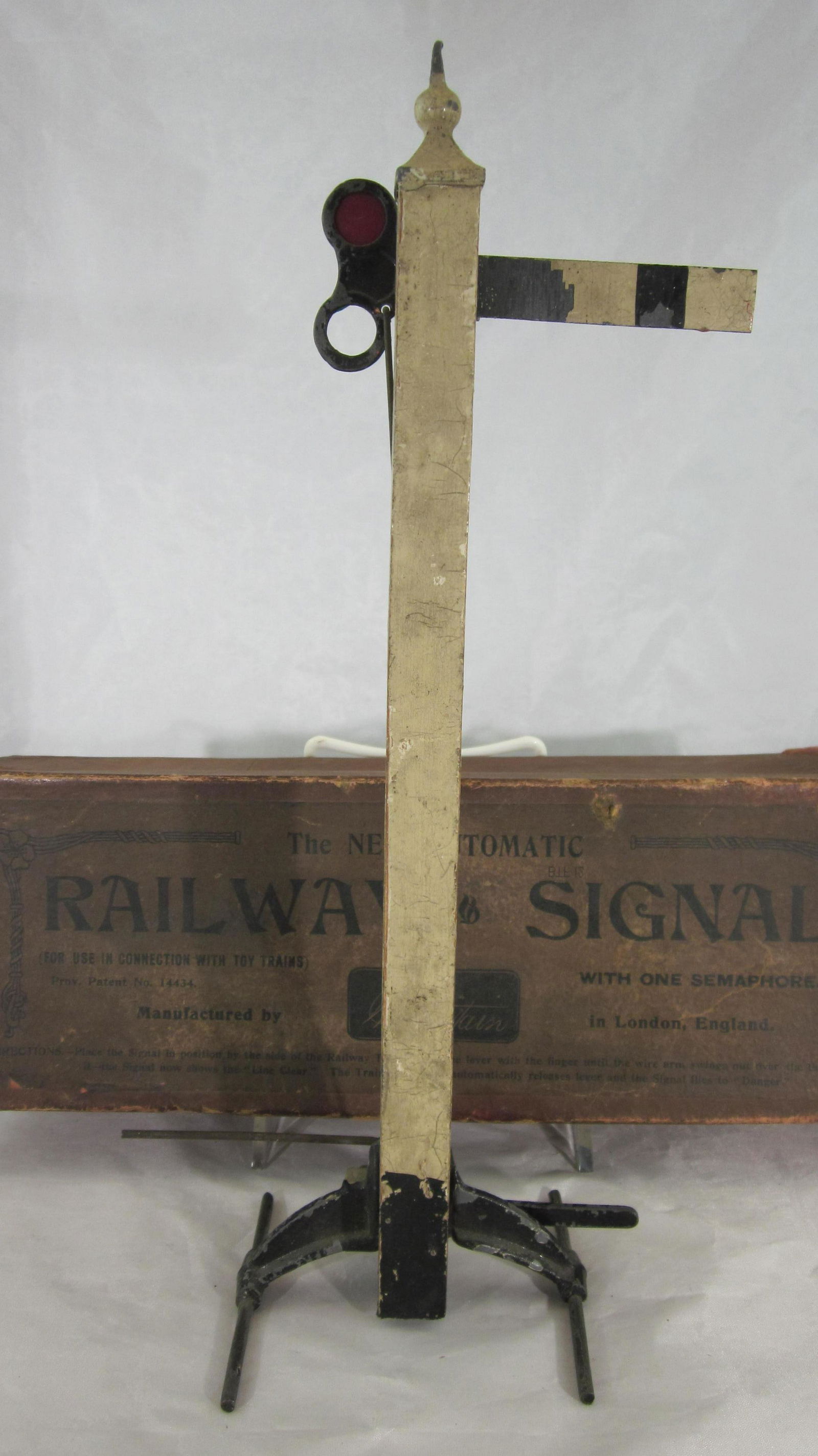 Britains New Automatic Railway Signal. (1 of 1)