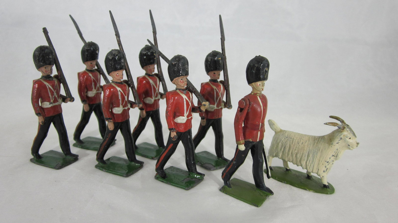 Britains Set #74 Royal Welsh Fusiliers And Goat.: Post War. UNBOXED Welsh Fusiliers with goat. 8 pieces. Condition very good, 1 bayonet is missing. No box.