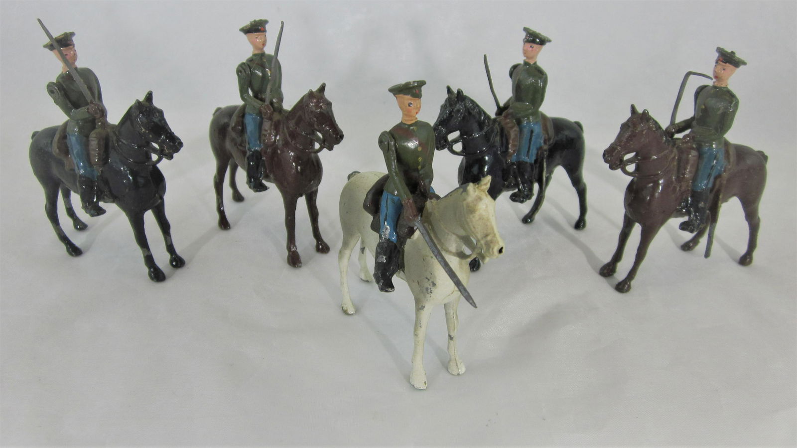 Britains Set #2028 Red Army Cavalry At Halt. (1 of 1)