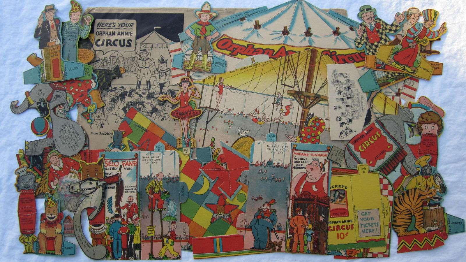Little Orphan Annie Paper Cut-Out Circus. (1 of 1)
