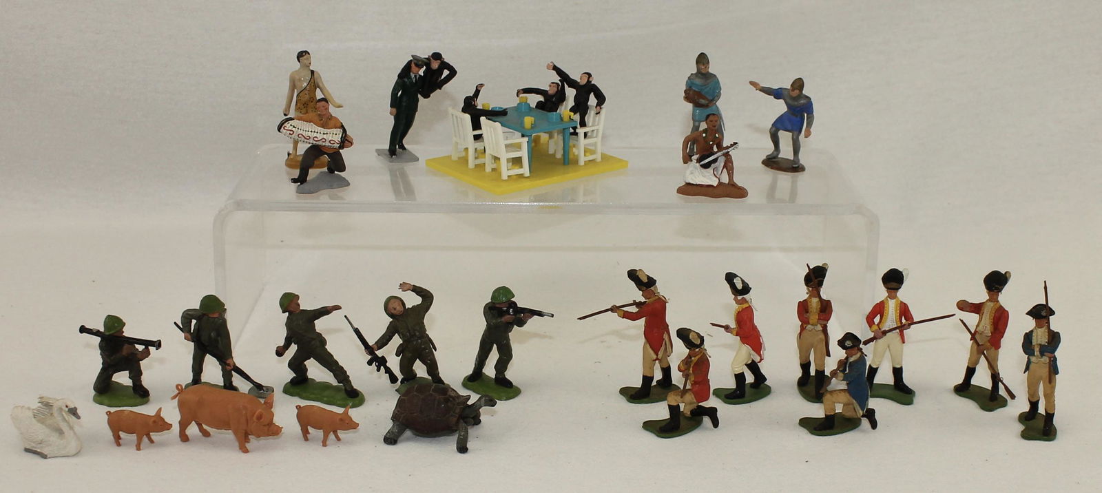 Britains Lot Herald Plastic Figures (1 of 4)
