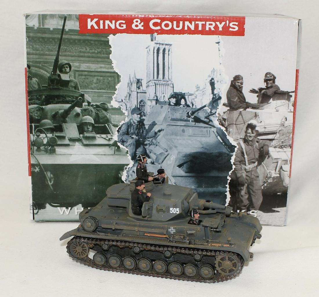 King & Country #FOB039 Panzer PZKFW IV Tank: With Short 75mm Gun and Commander. 5 Pieces. Condition Excellent. Box Good.