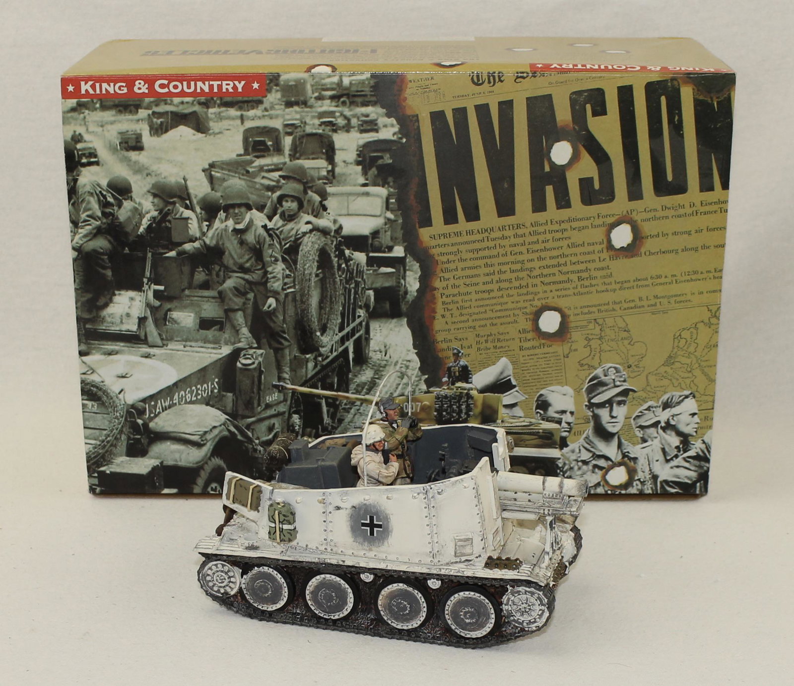 King & Country #BBG001 150mm Grille Gun: 150mm Grille Self-Propelled Gun with Crew. 3 Pieces. Condition Excellent. Box Excellent.