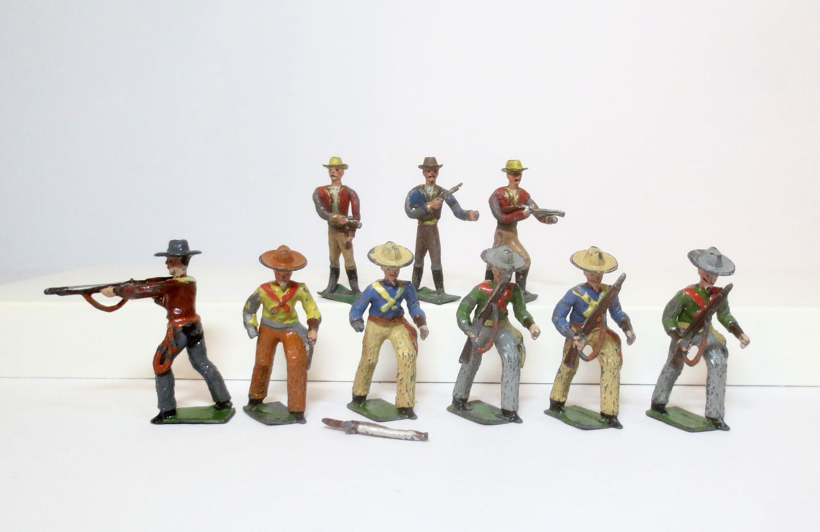 Heyde Assorted Cowboys: 9 pieces. Excellent to good overall condition (1 loose rifle, one missing hand). Unboxed.