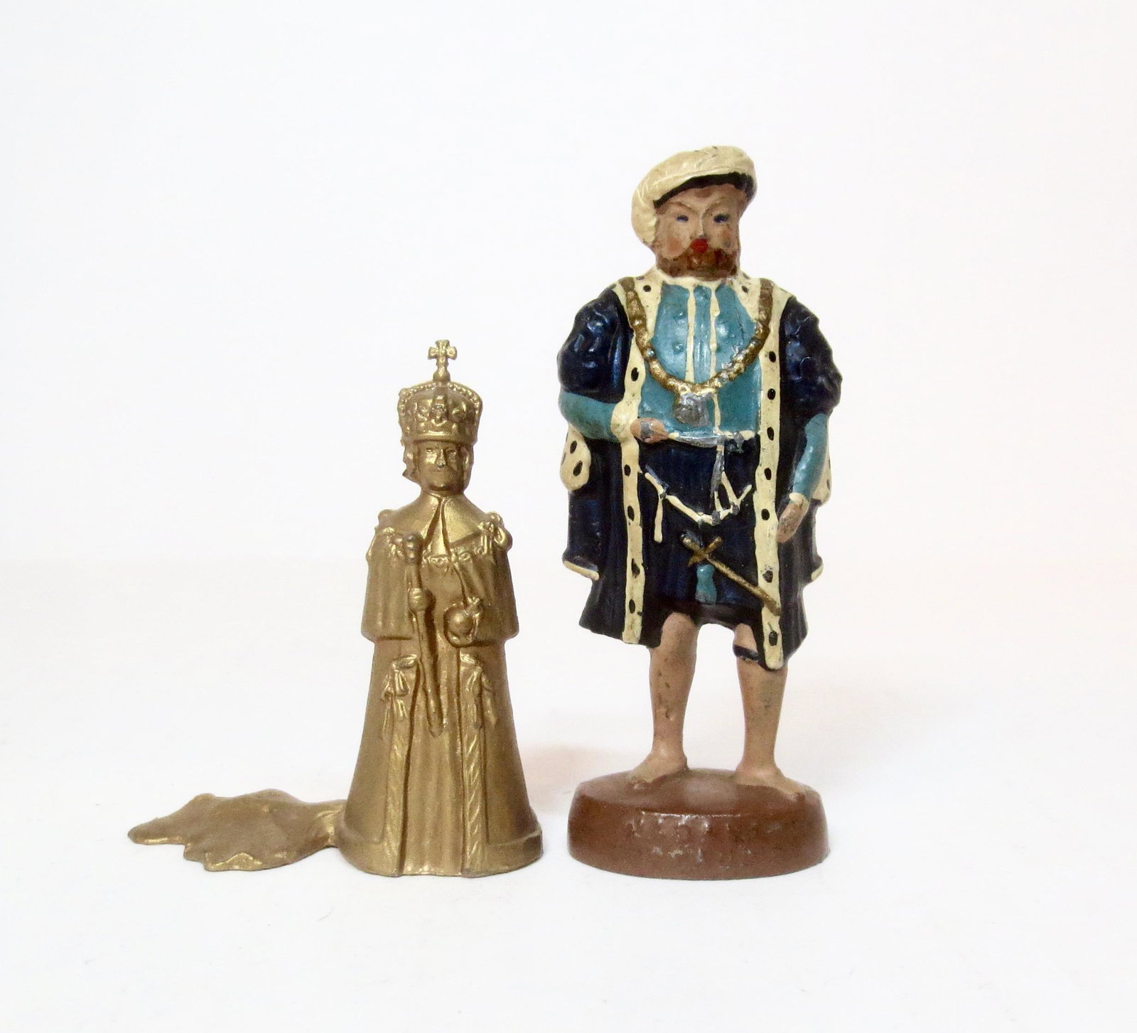 Britains King Henry VIII & Gilt Queen Elizabeth: 2 pieces. King Henry VIII made as a souvenir figure for Madame Tussauds Museum. Timpo Queen Elizabeth made for the tourist market. Excellent condition. Unboxed.