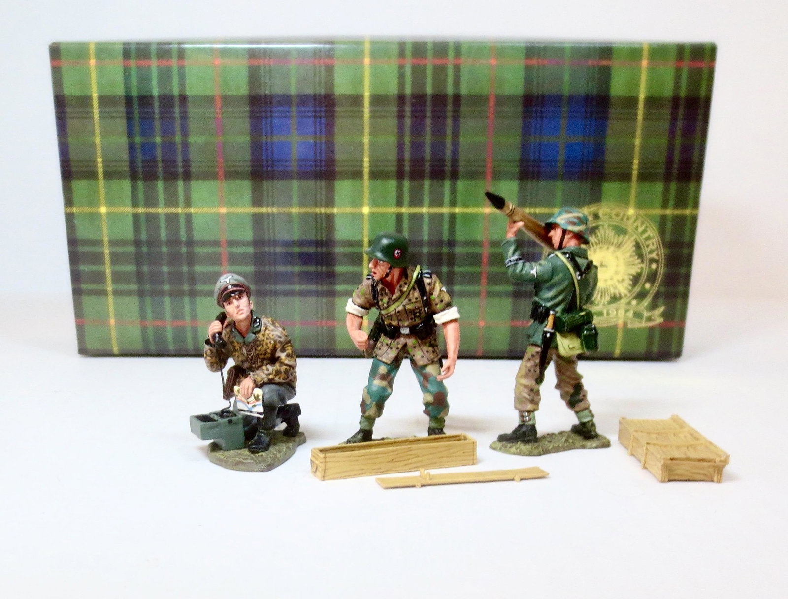 King & Country #WS055 88MM Gun Crew: Retired set. 6 pieces. Mint condition. Box excellent.