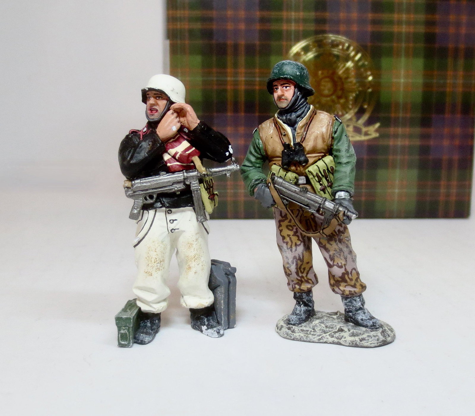 King & Country #WS179 “Tiger Tank Guards”: Retired set. Two winter-clad panzer figures dismounted and armed with MP40 Schmeisser Machine Pistols. Very good to good condition (one machine gun tip missing). Box excellent.