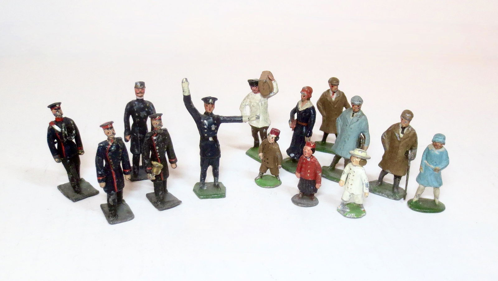 Heyde 48mm Train Crew & Passengers (1 of 1)
