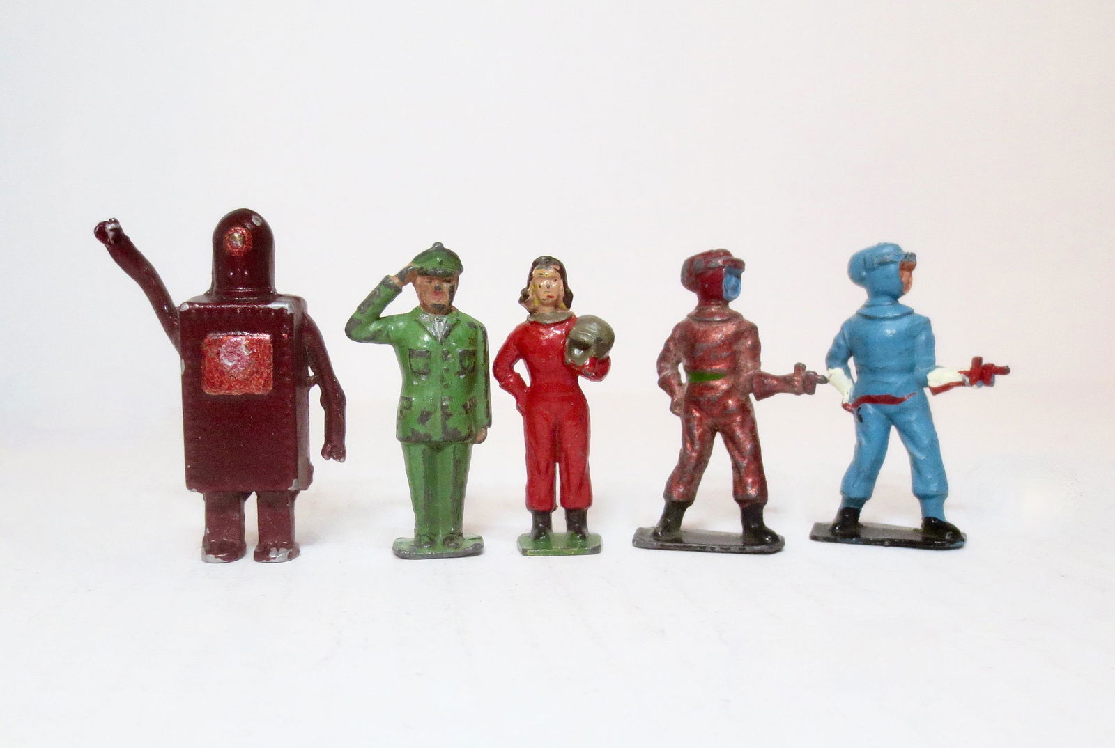 Crescent & Johillco Space Figures: 5 pieces. Excellent to very good condition (Robot is solid cast). Unboxed.