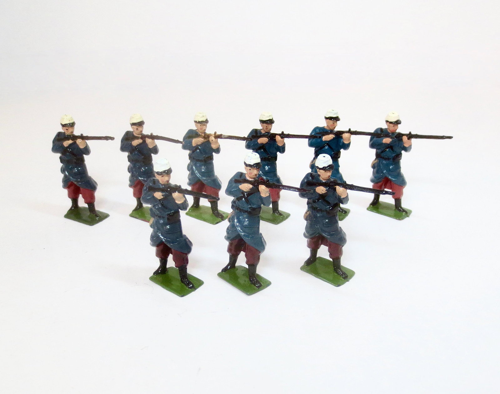 Britains from #2095 French Foreign Legion: Post war issue. 9 pieces. Excellent to very good condition. Mismatched paint. Unboxed.