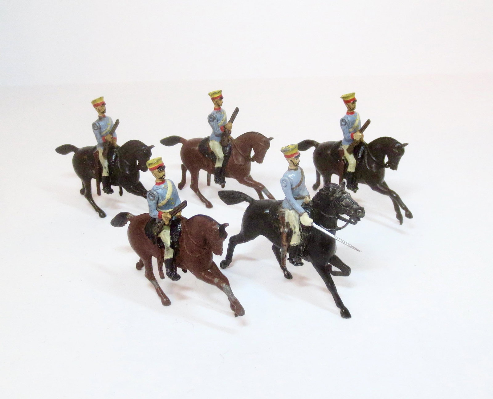 Britains #135 Japanese Cavalry: Pre war issue. Officer and four troopers with carbines. Excellent condition. Unboxed.
