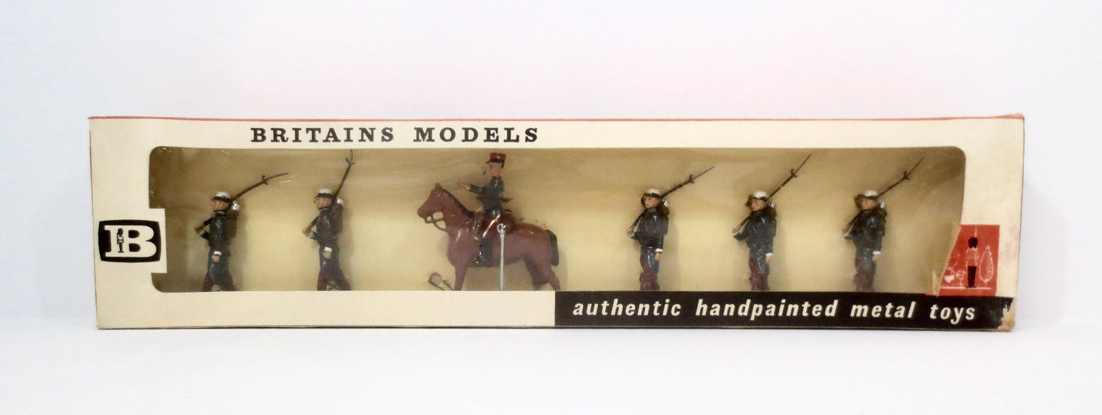 Britains #9167 Étranger Marching: Post war issue. 6 pieces. Mint tied in the box condition. Box good, some damage to lower right corner.