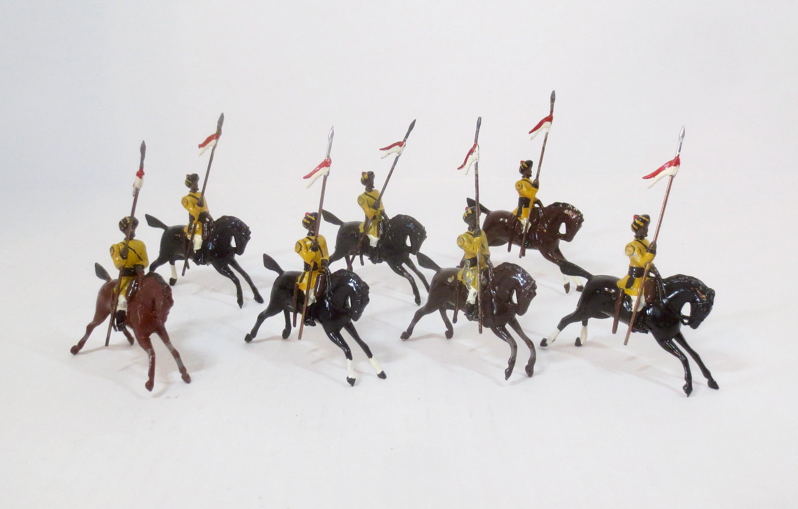 Britains #47 Skinners Horse: Post war issue. 7 pieces. Good to fair condition( all retouched). Unboxed.