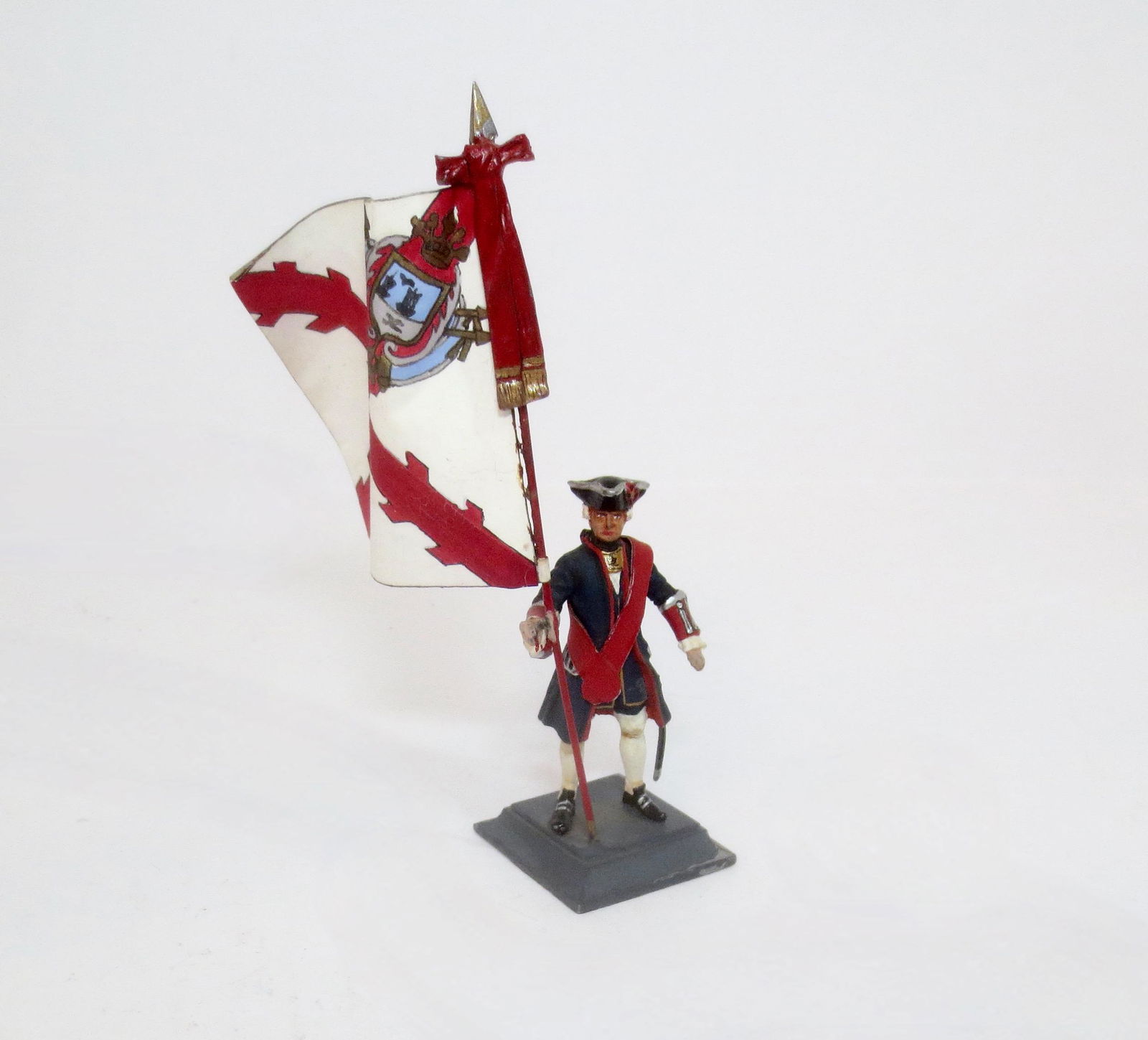 French Colour Bearer Of The 7 Year War: 1 piece. 54mm. Unbranded. No box.