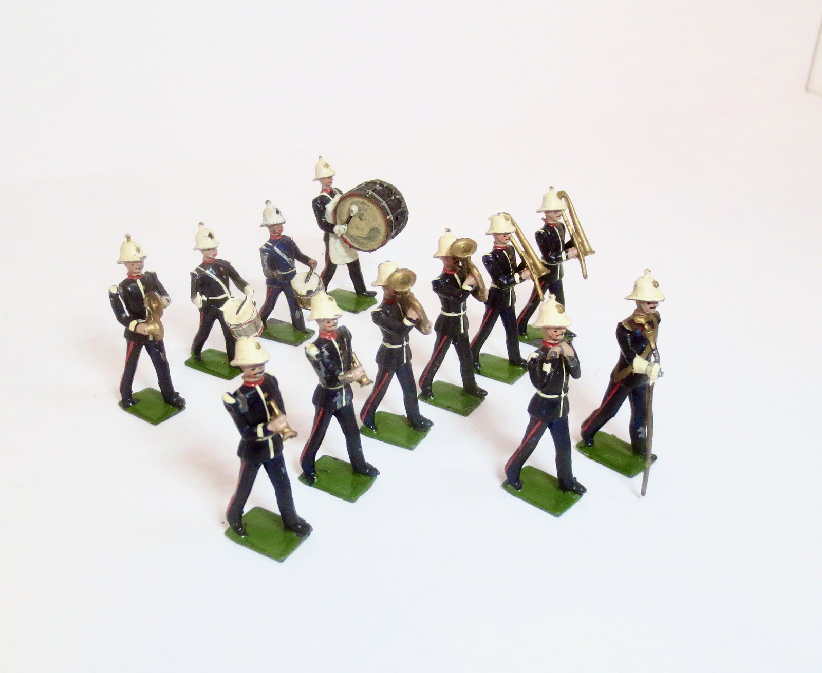 Britains #1291 The Royal Marine Band: Post war issue. 12 pieces. Excellent to good condition, with some paint loss and loose mace. Unboxed.