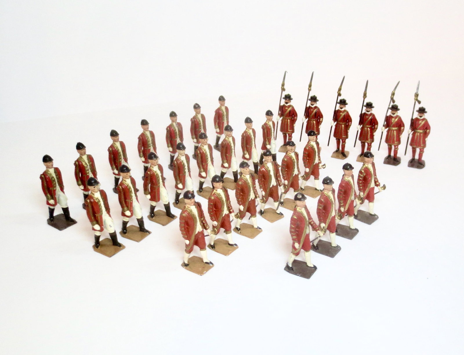 Britains From #1475 Royal Household Display Set: Post war issue. 31 pieces. Mismatched bases. Excellent to very good condition. Unboxed.