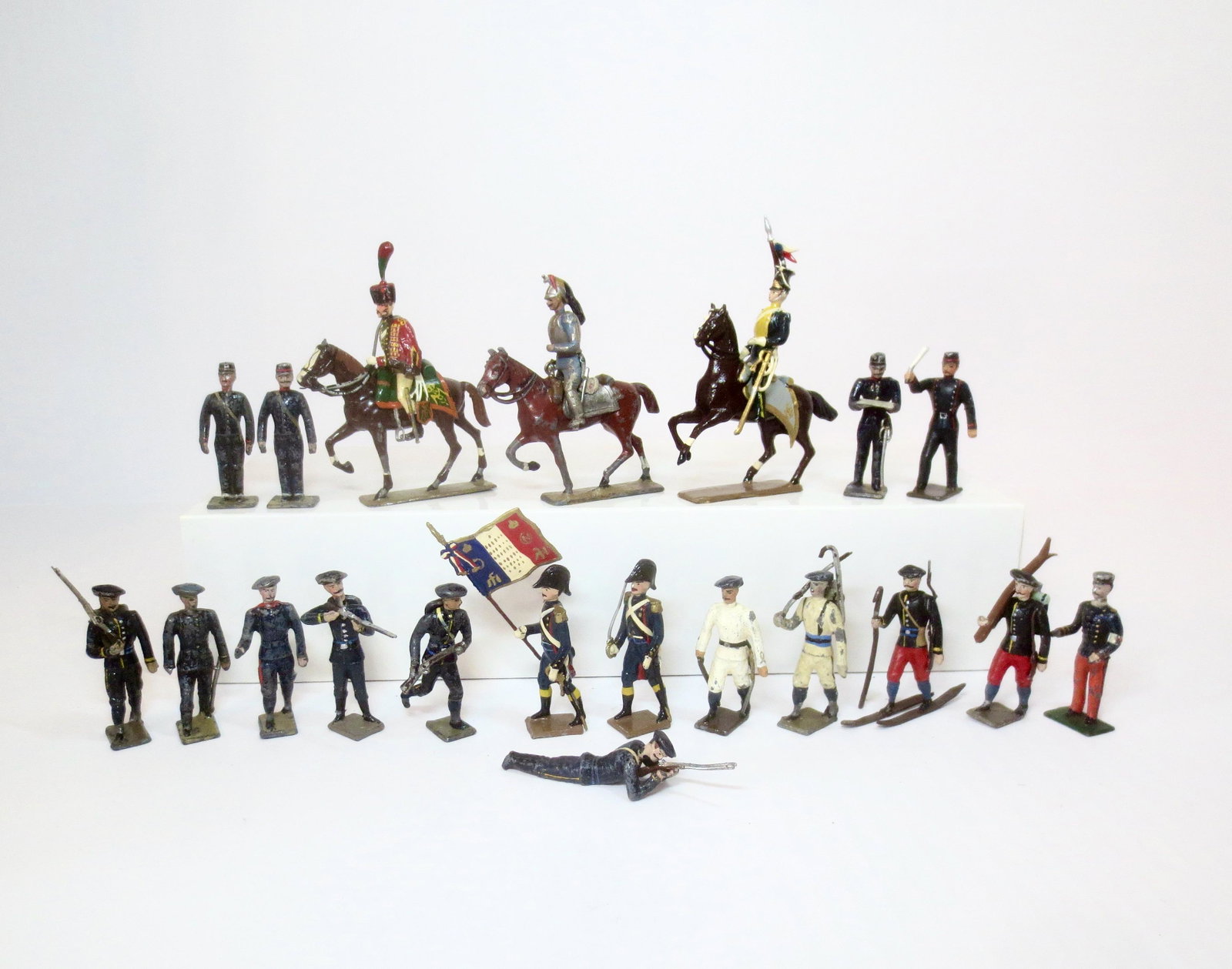 CBG Mignot Assorted French Foot Regiments: Pre and Post war issue. 20 pieces. Excellent to good condition (some paint loss, one missing rifle, and two missing swords). Unboxed.