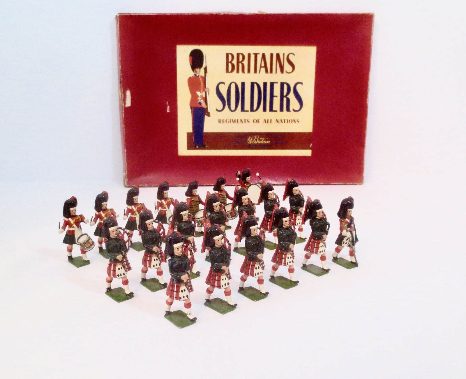 Britains #2109 Blackwatch Pipe & Drum Band (1 of 1)