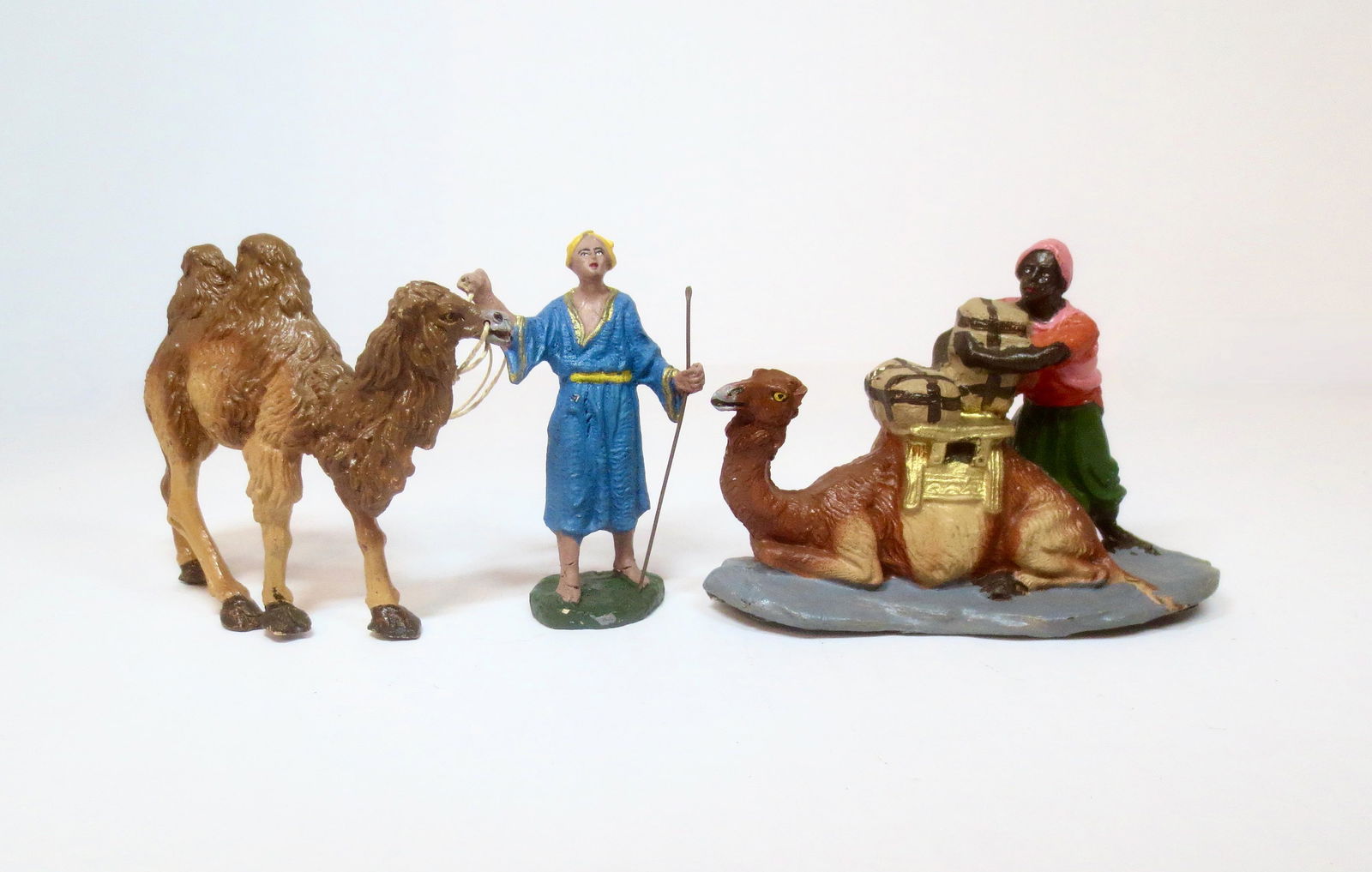 Composition 90mm Caravan Figures (1 of 1)