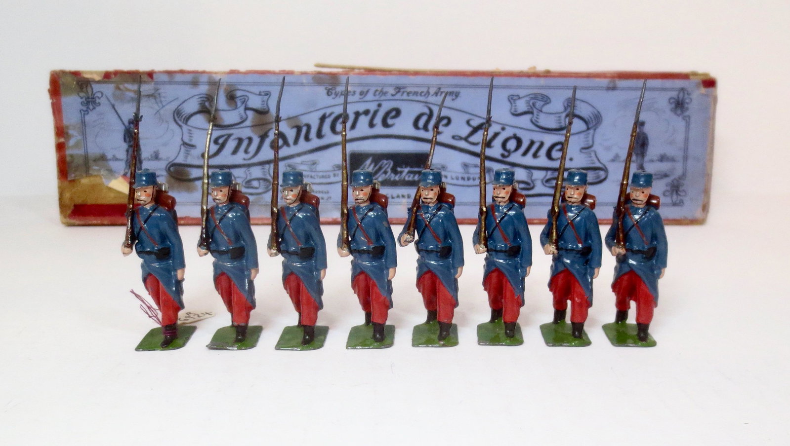 Britains #141 Infanterie De Ligne: Pre war issue. 8 pieces. Near mint condition. Box poor, with damage throughout.