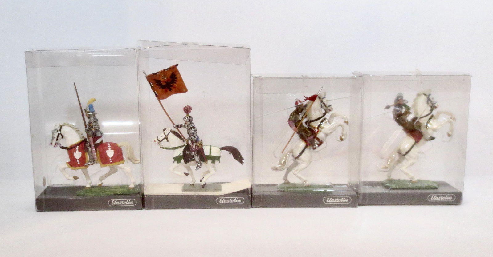 Elastolin 60-70mm Scale Plastic Knights (1 of 1)