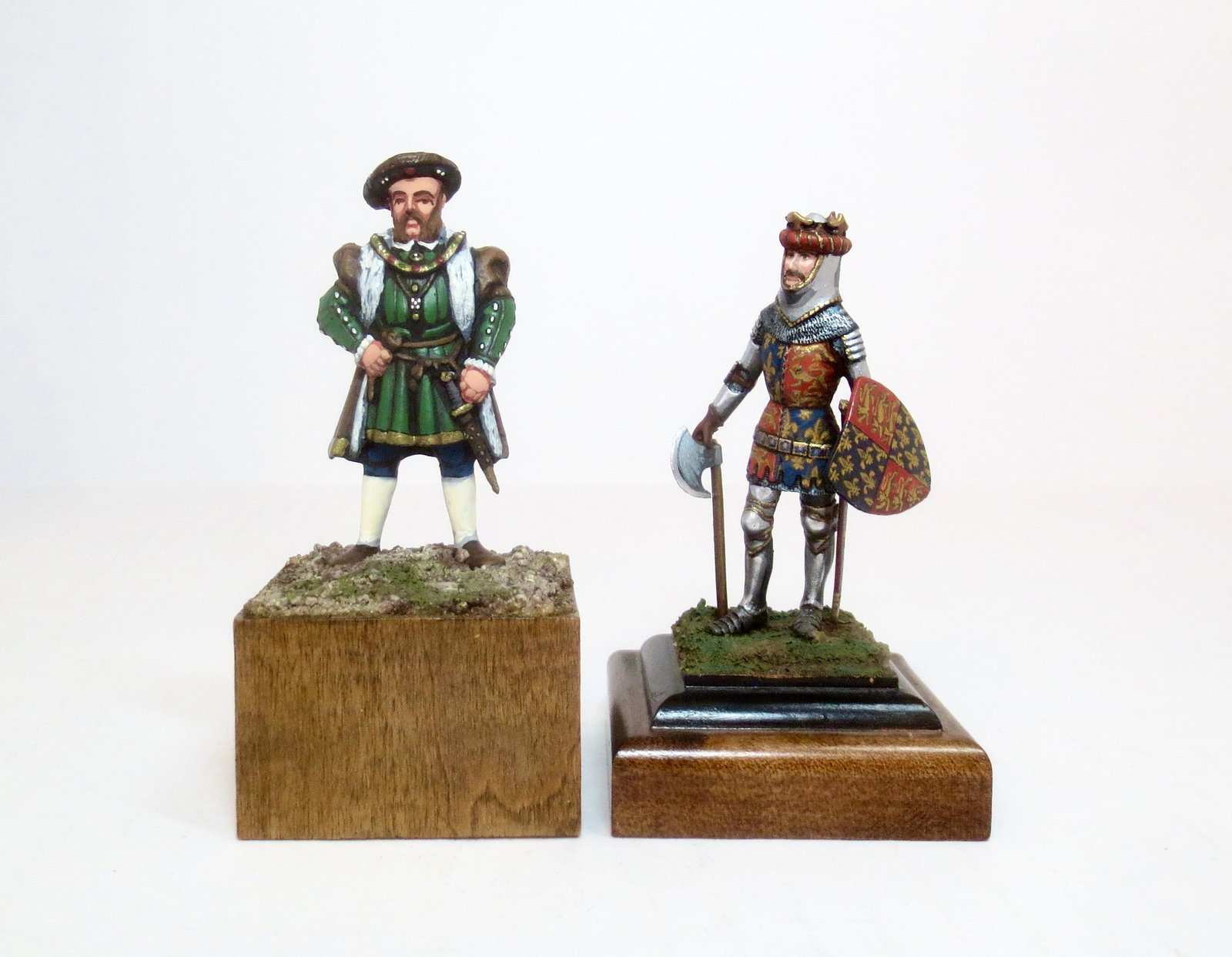 King Henry VIII and Henry V: Stadden or similar maker. 54mm scale. 2 pieces. Near mint condition. No box.
