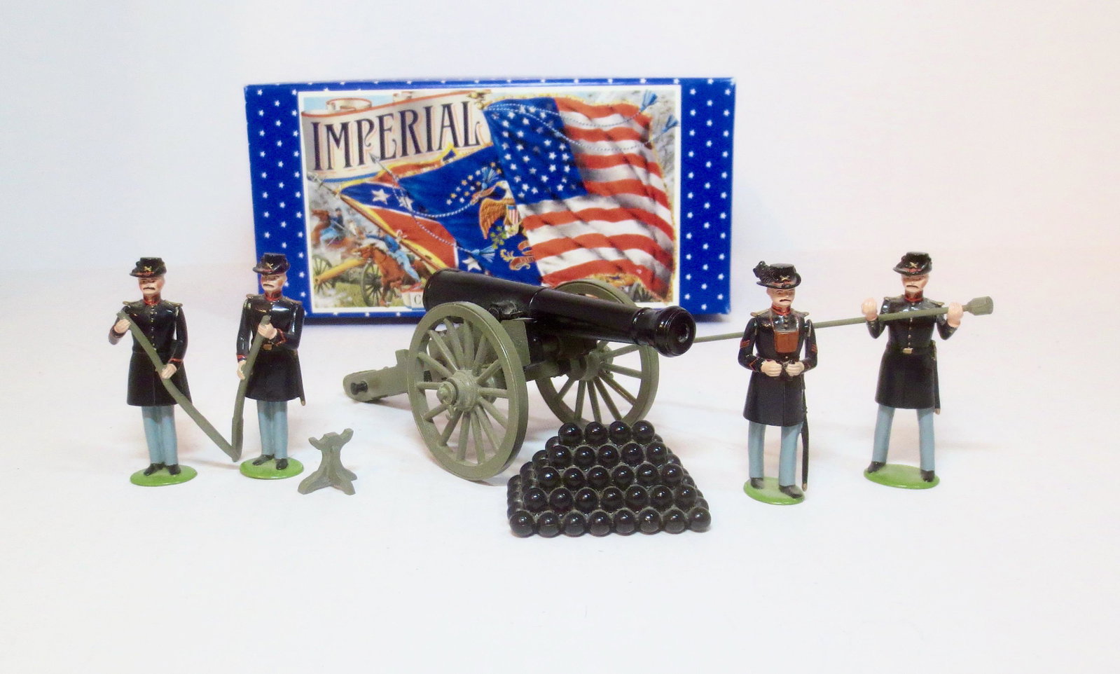 Imperial #12 Union Heavy Artillery: 24 Pounder Siege Gun & Crew. 8 pieces. Near mint condition. Box excellent.
