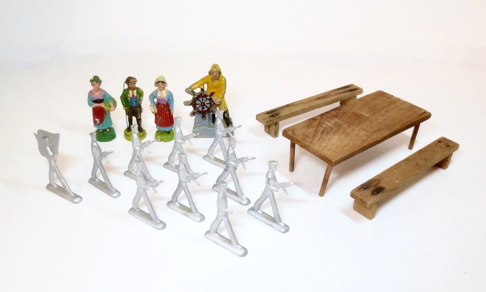 Assorted Soldiers & Accessories (1 of 1)