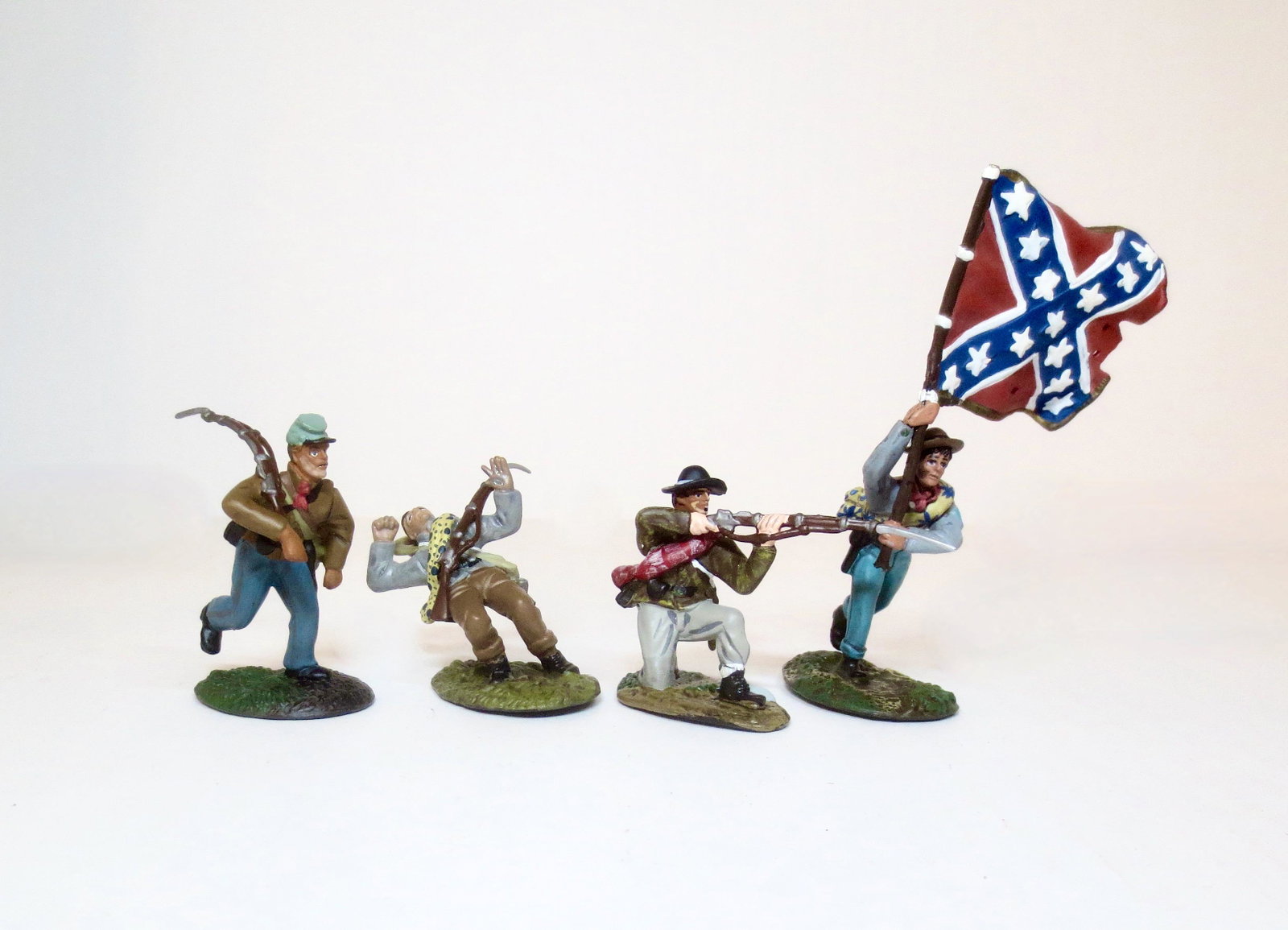 Conte Plastic American Civil War Confederates: 4 pieces. Excellent to very good condition. Unboxed.