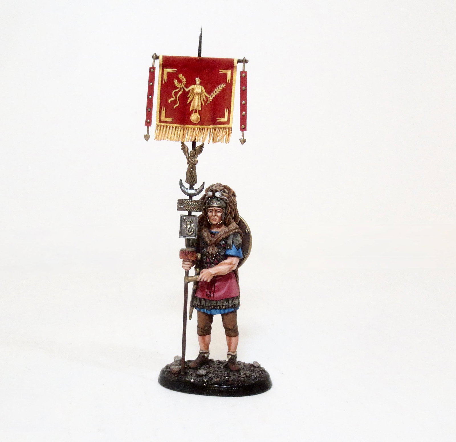 St. Petersburg Roman Signifier: With Legion Banner. Studio painted. 70mm tall. Mint condition. No box.