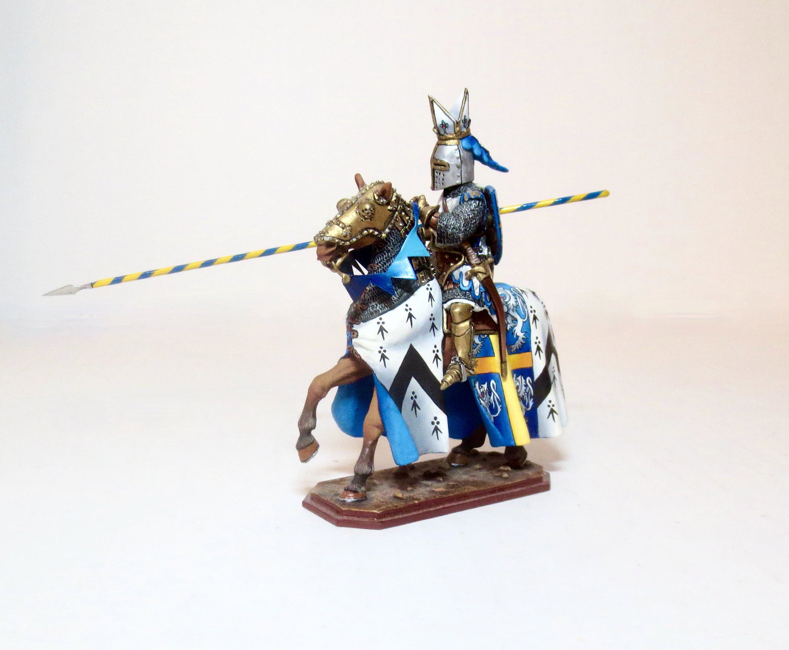 St. Petersburg Thomas Hatfield Bishop Of Durham: Mounted with lance with gold pope cap on top of helmet. 60mm scale. Mint condition. No box.