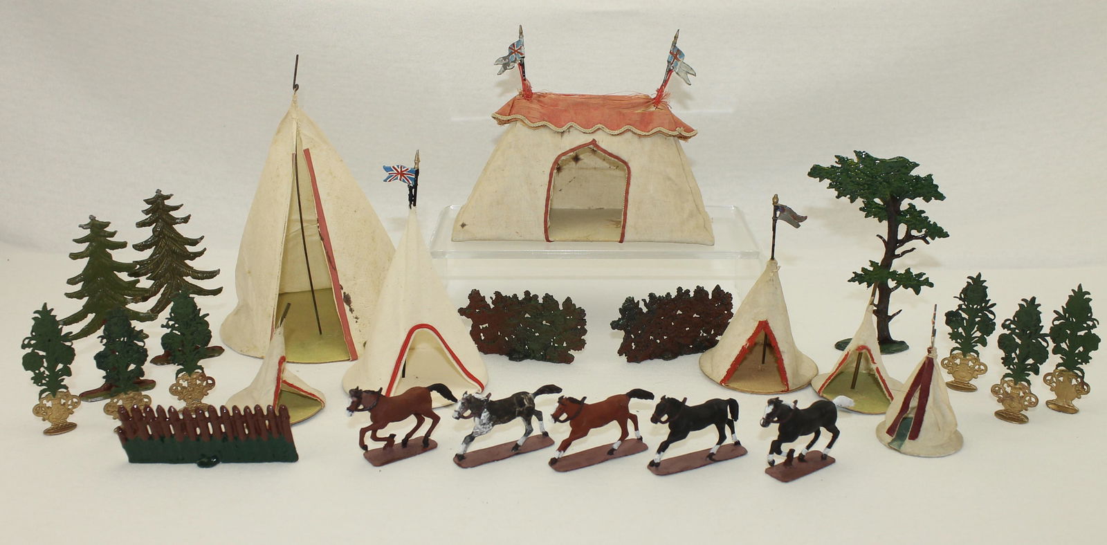 Lot of Assorted Tents and Scenic Elements (1 of 3)