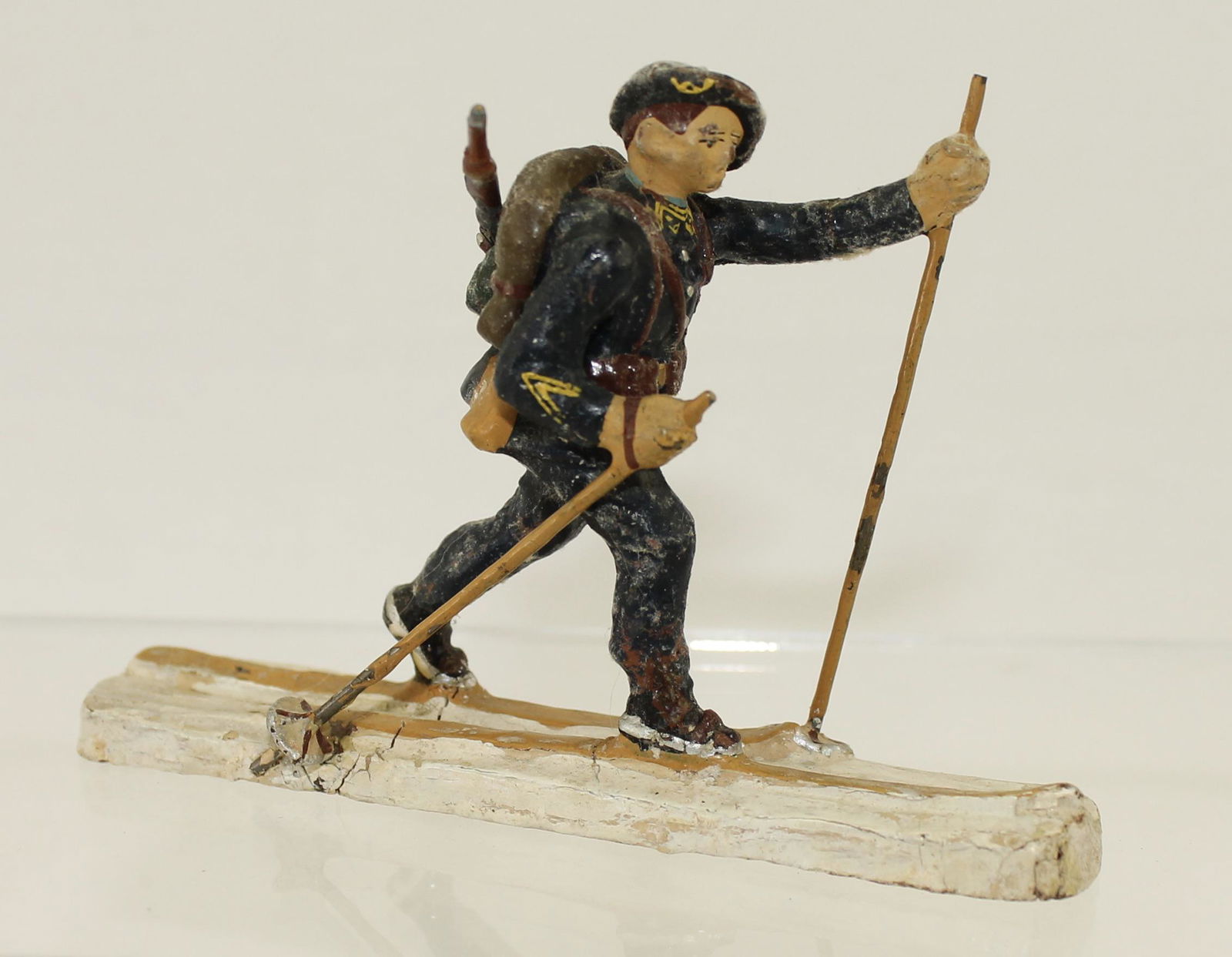 Elastolin Alpini Skier (1 of 3)
