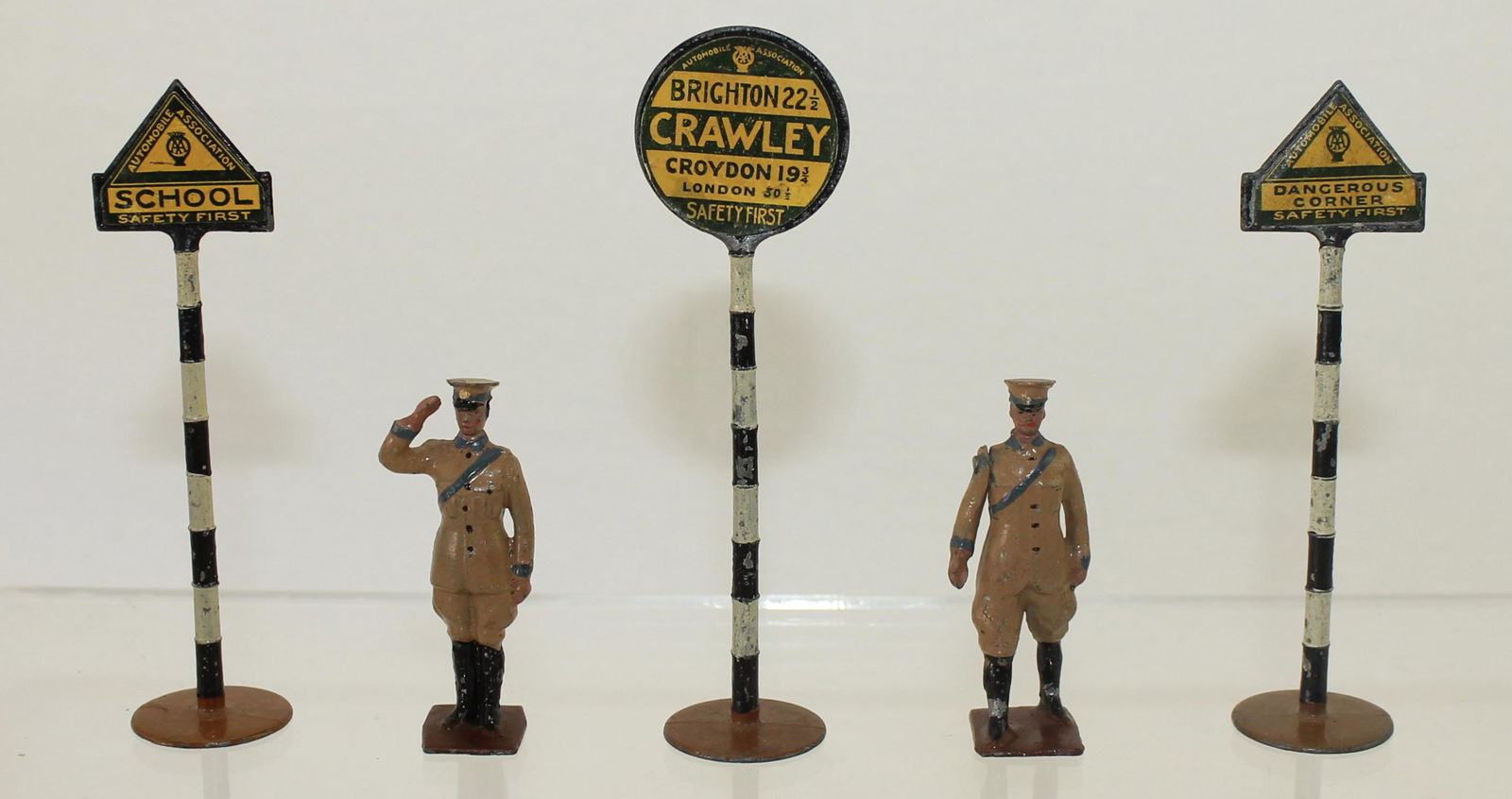Britains Set 239 Motor Patrol and Road Signs (1 of 3)