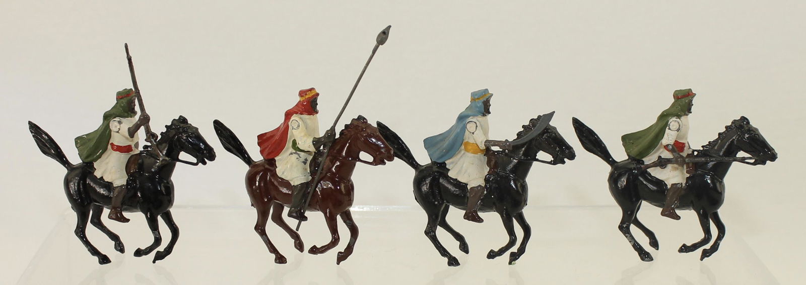 Britains From Set 2046 Mounted Arabs (1 of 2)