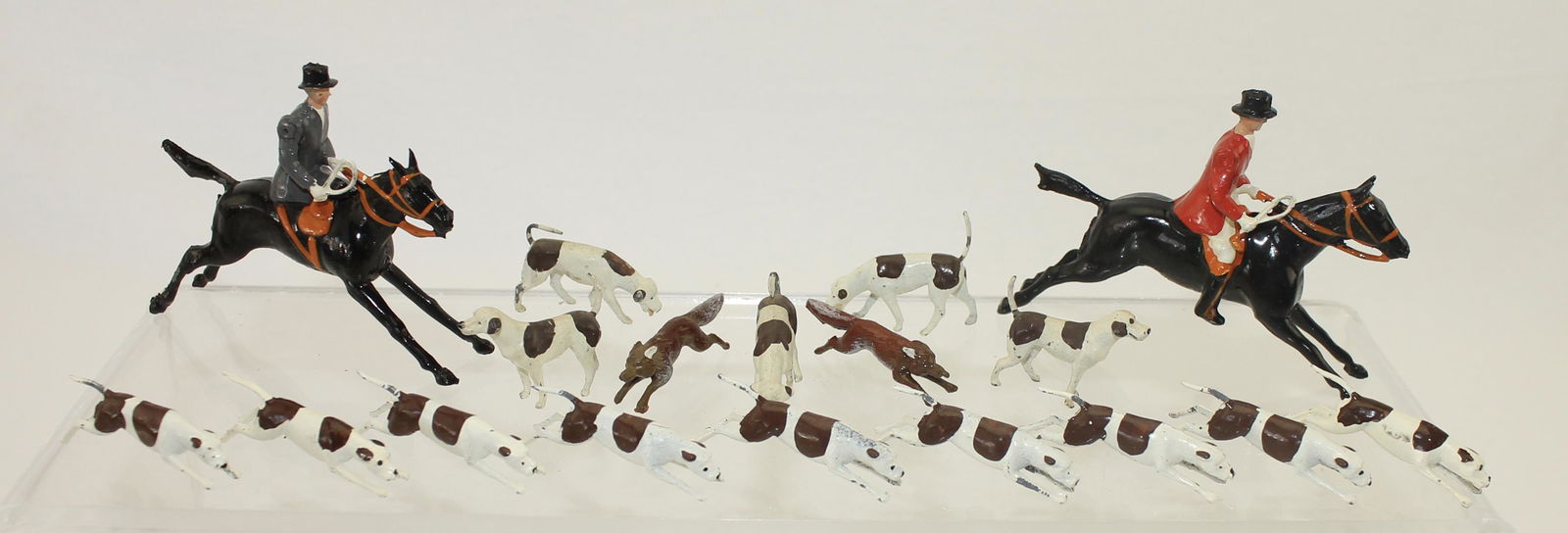 Britains From Set 235 Huntsmen Hounds (1 of 2)